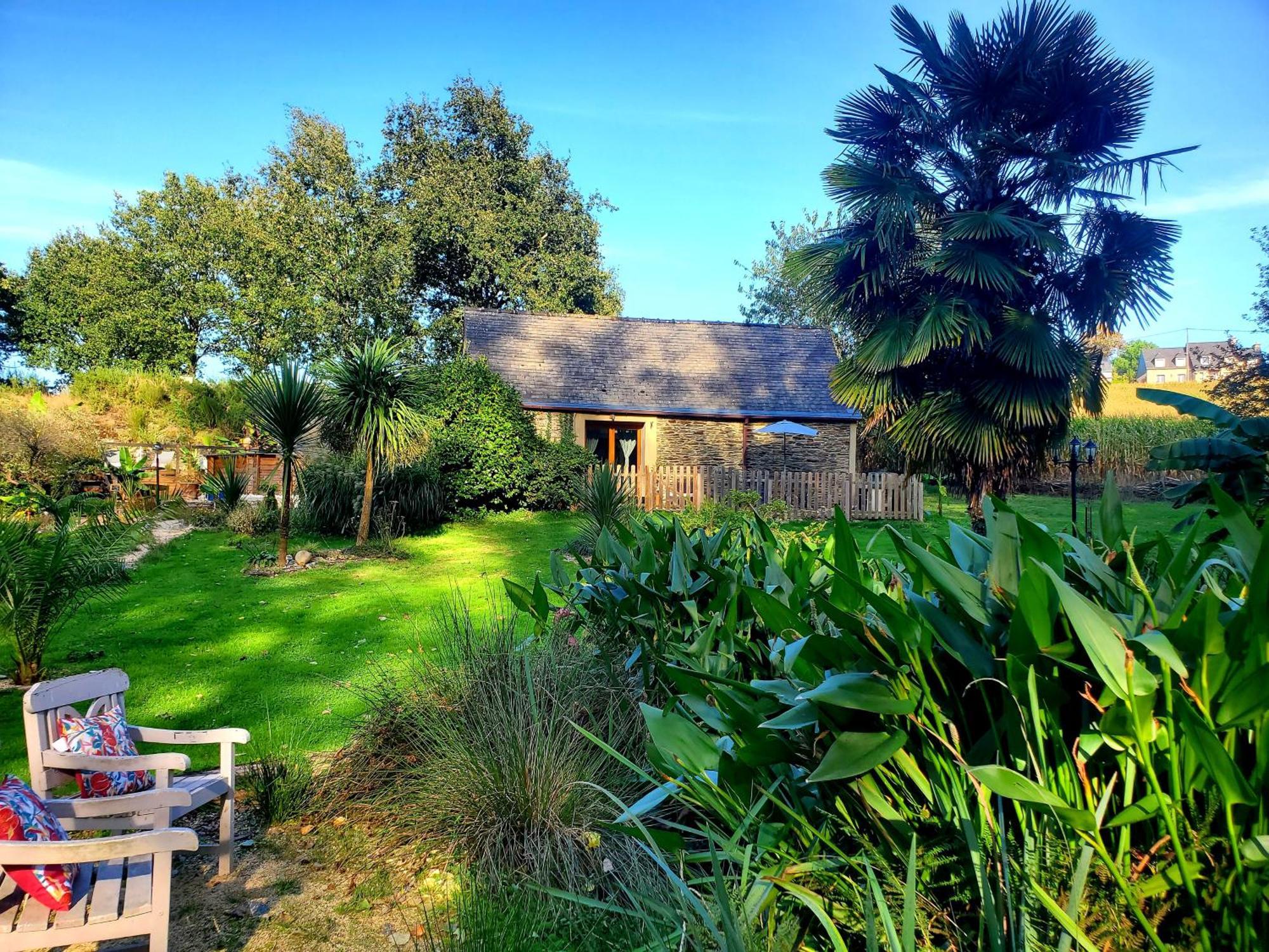 Le Vieux Moulin Gites - Detached Cottage With Garden Views And Pool Guégon Εξωτερικό φωτογραφία